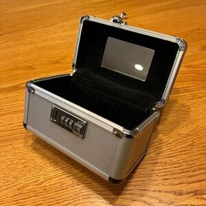 Silver Lockable Jewelry Box/Purse with Mirror